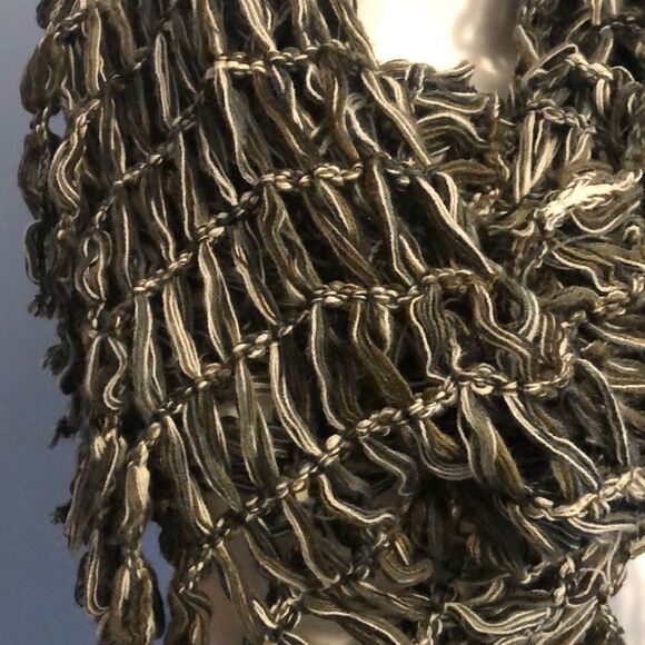 Steve Madden Wicked Cool Infinity Scarf - Picture 4 of 6